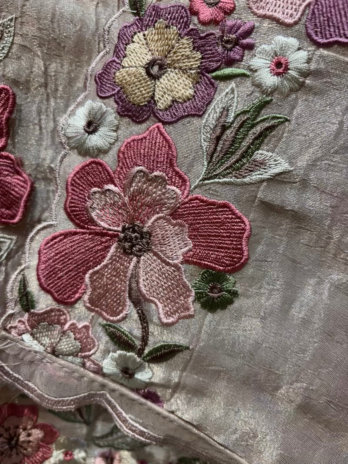 Nyra Tissue Thread Suit