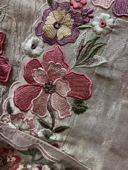 Nyra Tissue Thread Suit