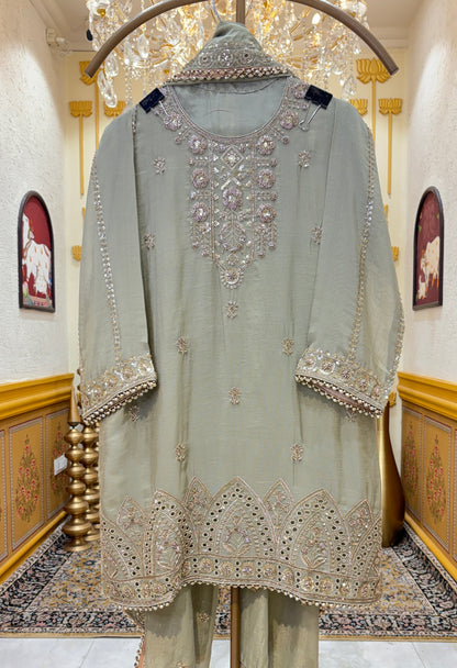 Vyanika Gharara Set