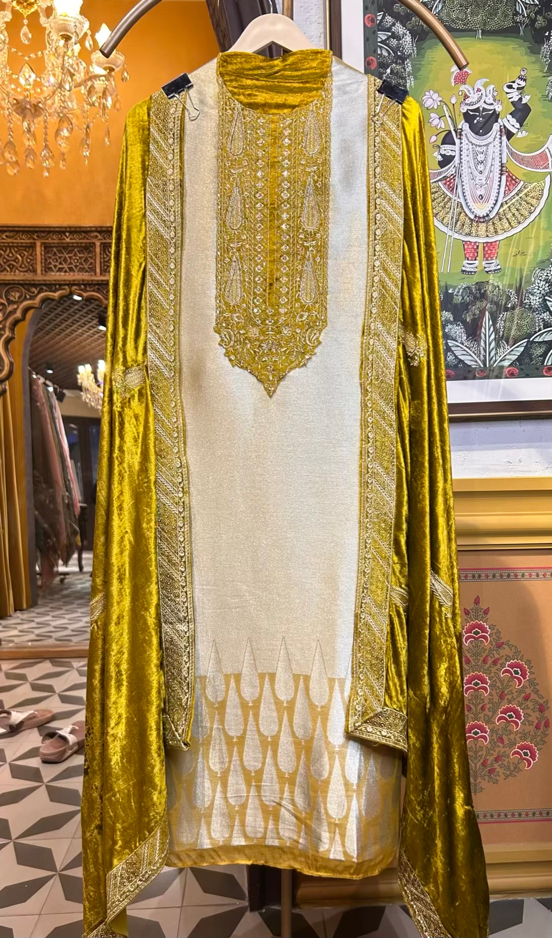 Zohaina-é-Banaras (Yellow)