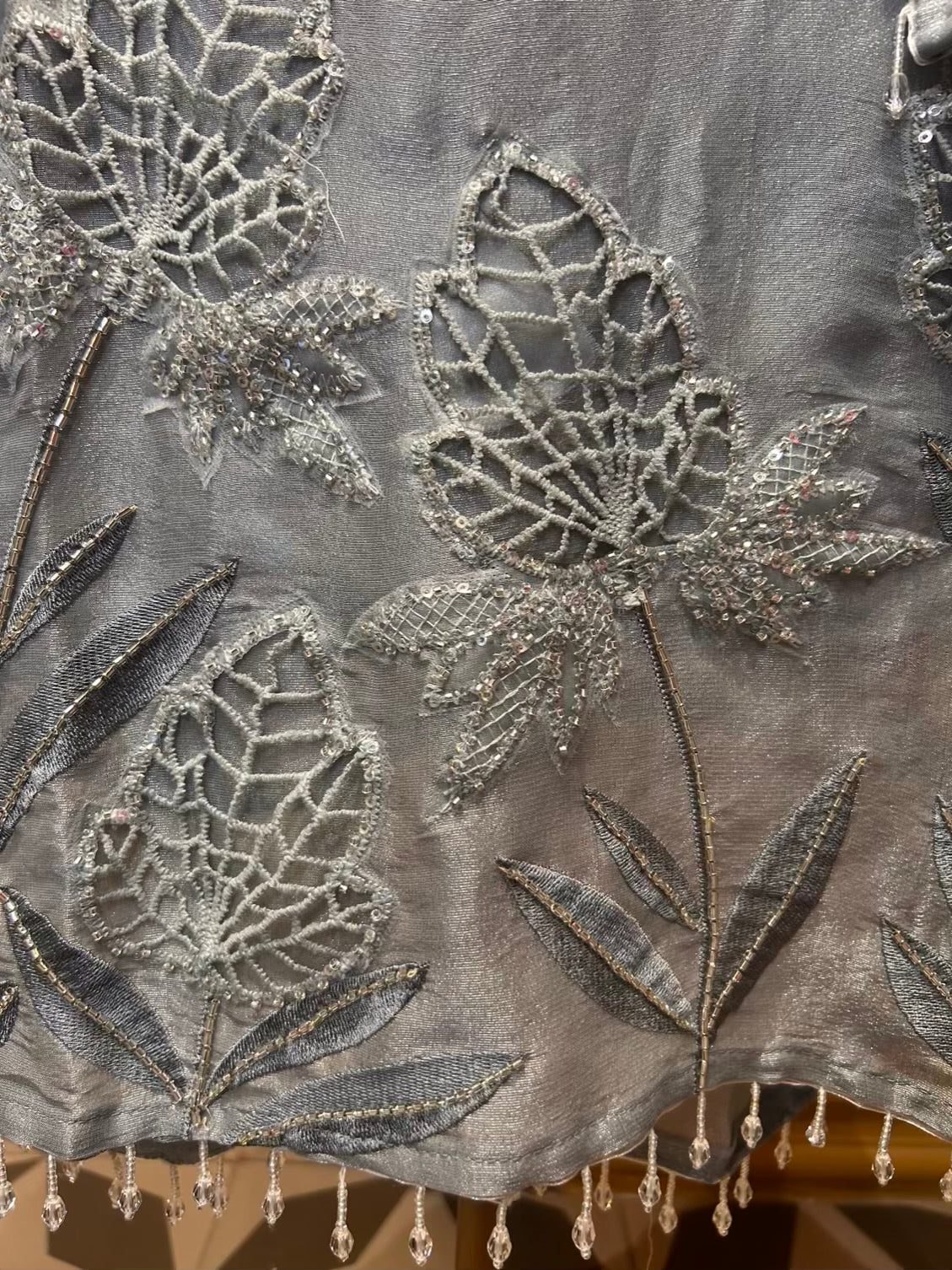 Zarina-é-Noor (Silver Grey)