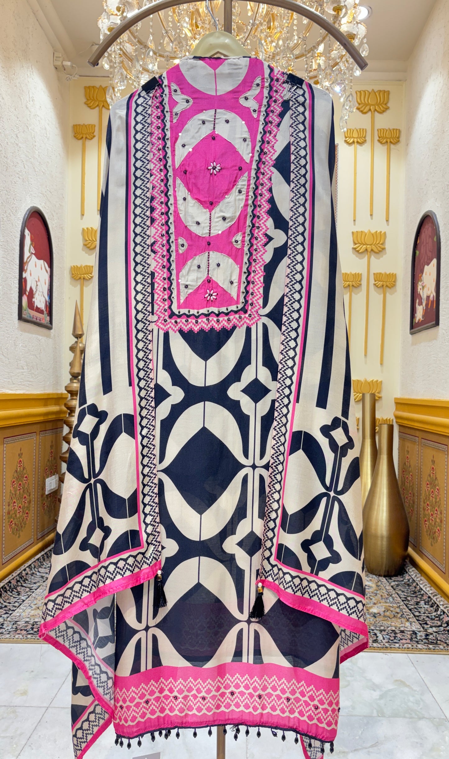 Meherzaad Moti Suit