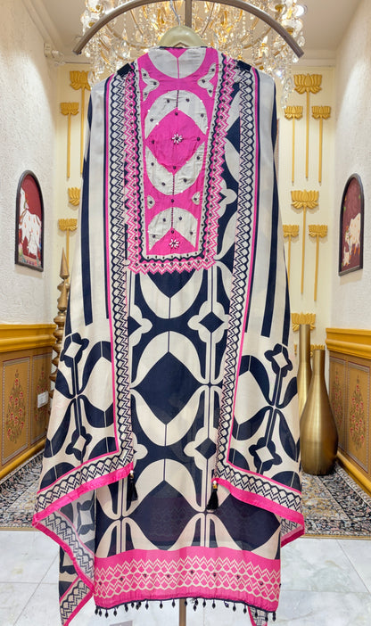 Meherzaad Moti Suit