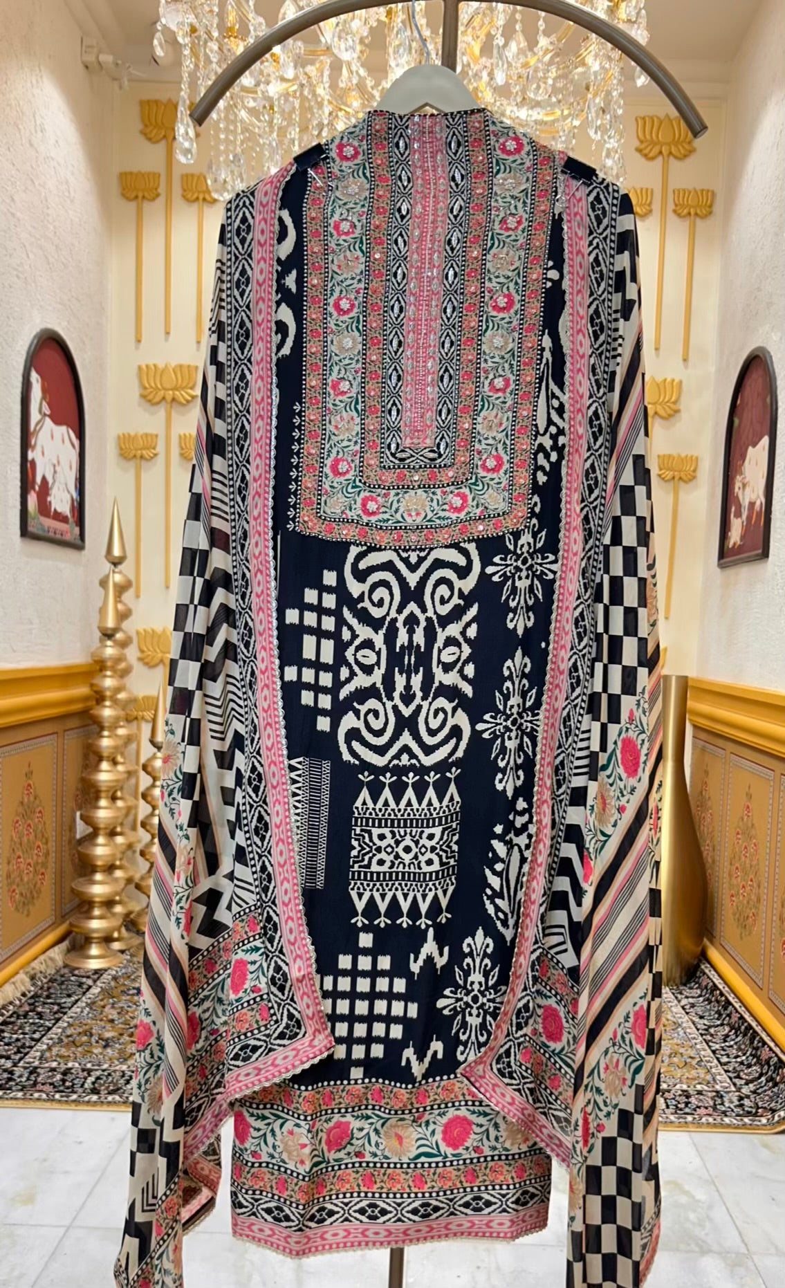 Sarvani Ikkat Tara Suit (Black)