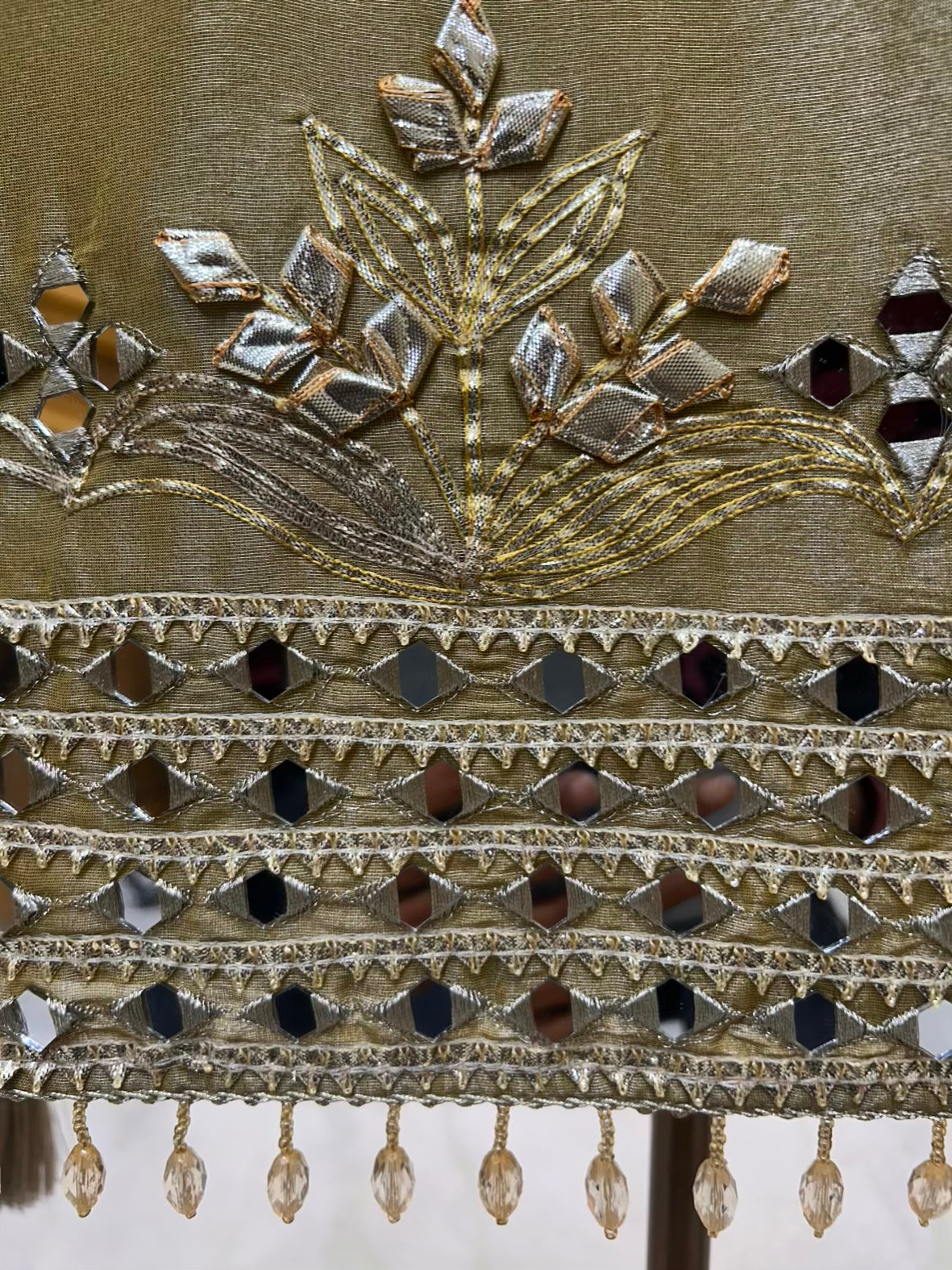 Gulraiza Banarasi Suit (Beige & Yellow)