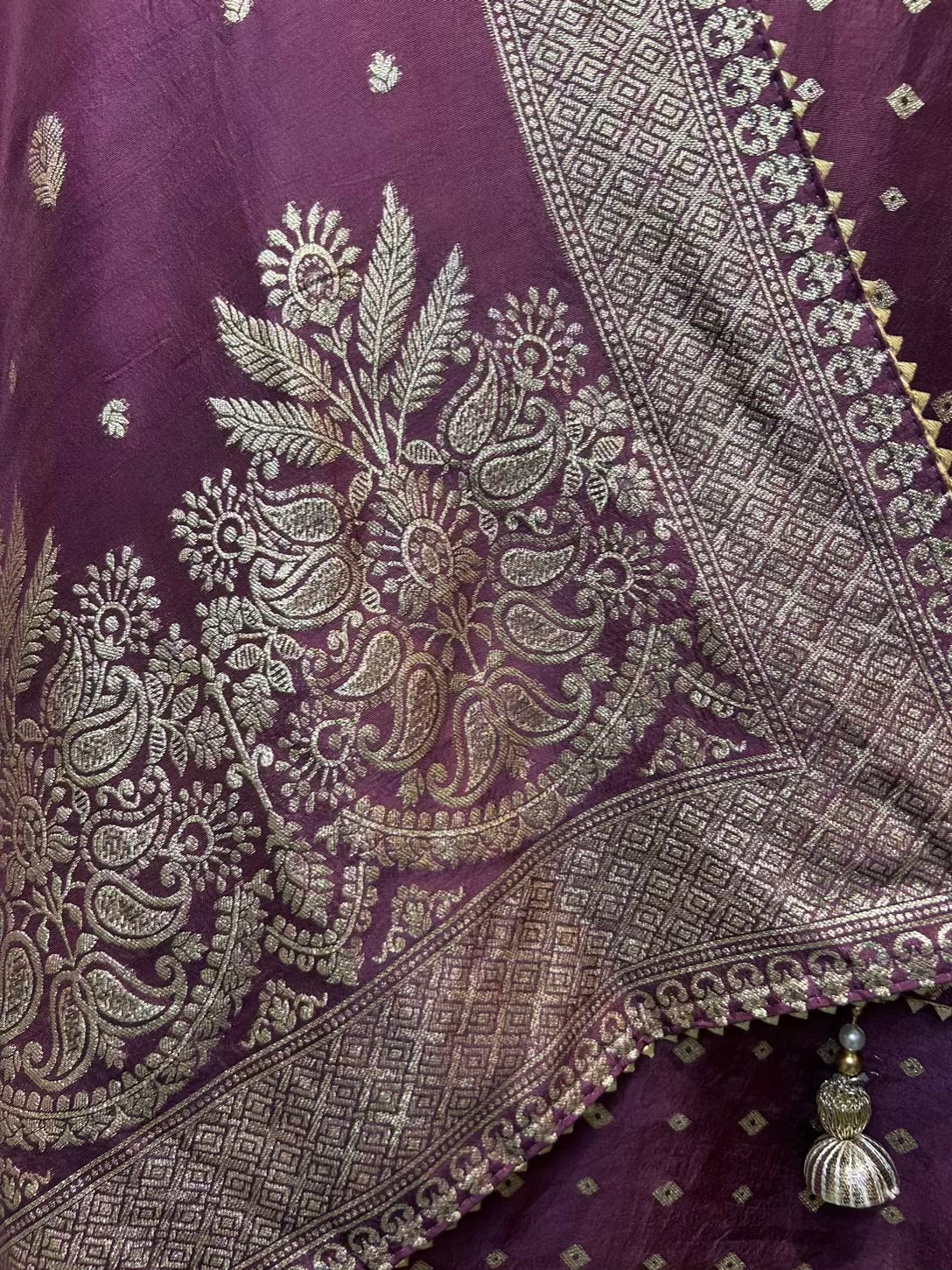 Zarfeenah Banarasi Suit (Purple)