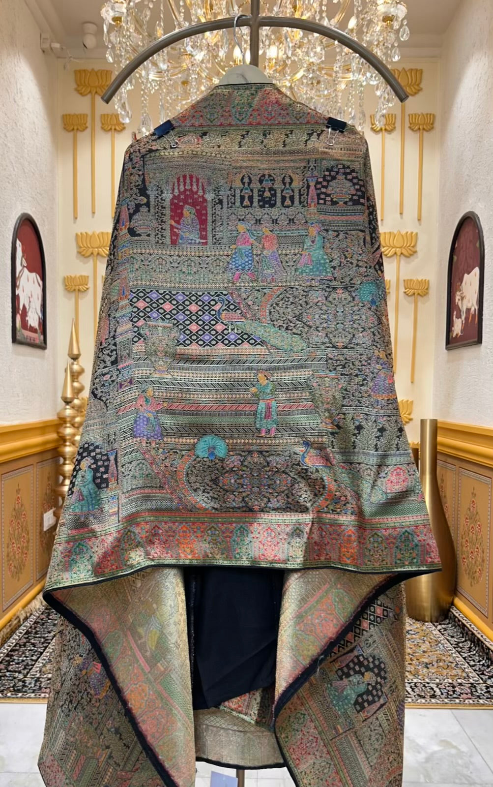 Sarnooré Woven Taj Suit (Black)