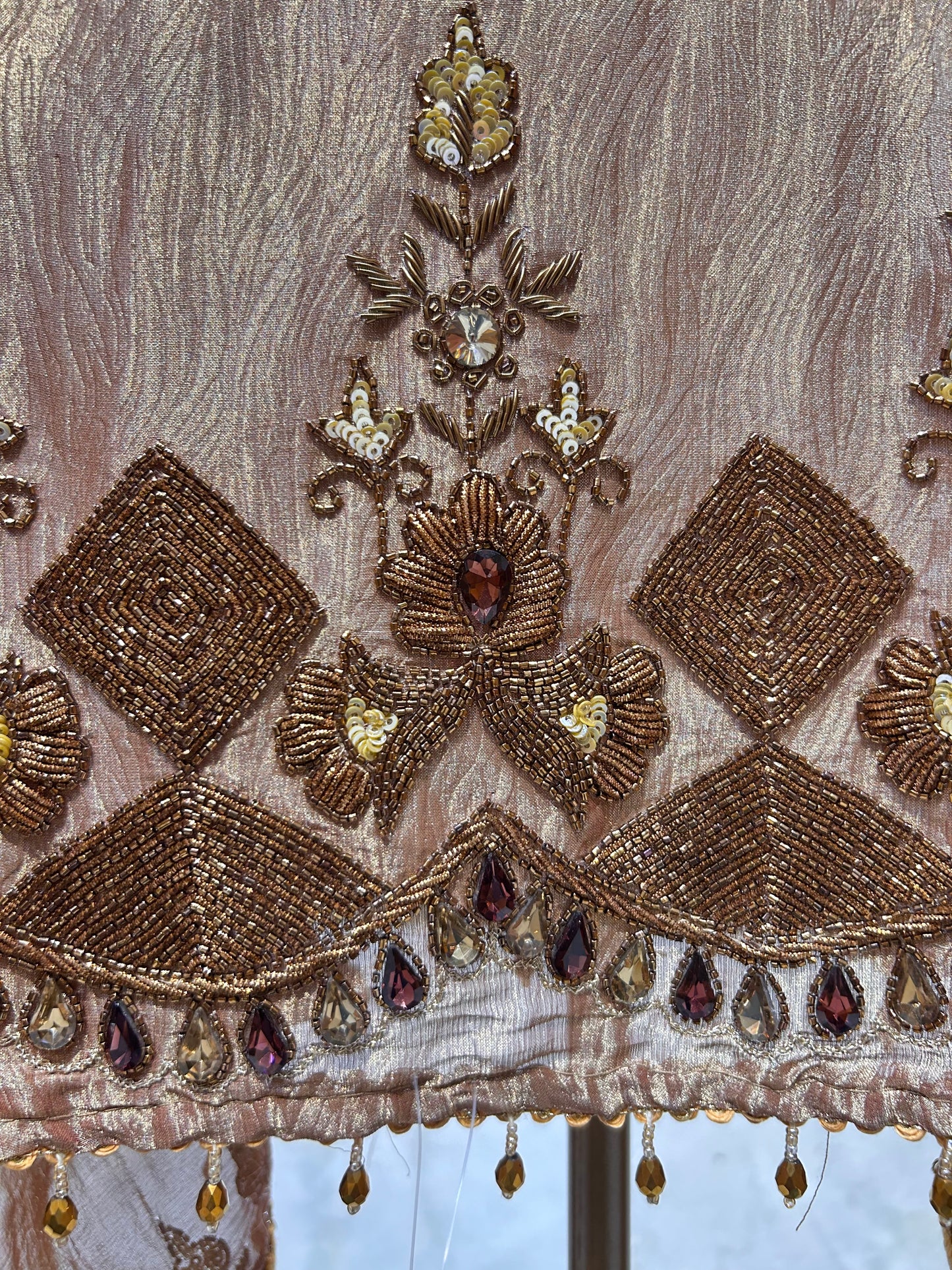 Roshnara Tissue Suit