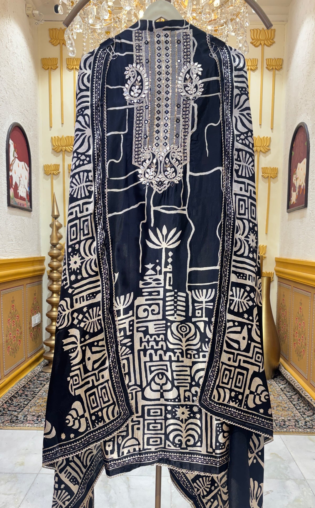 Gulsheesh Gaji Suit