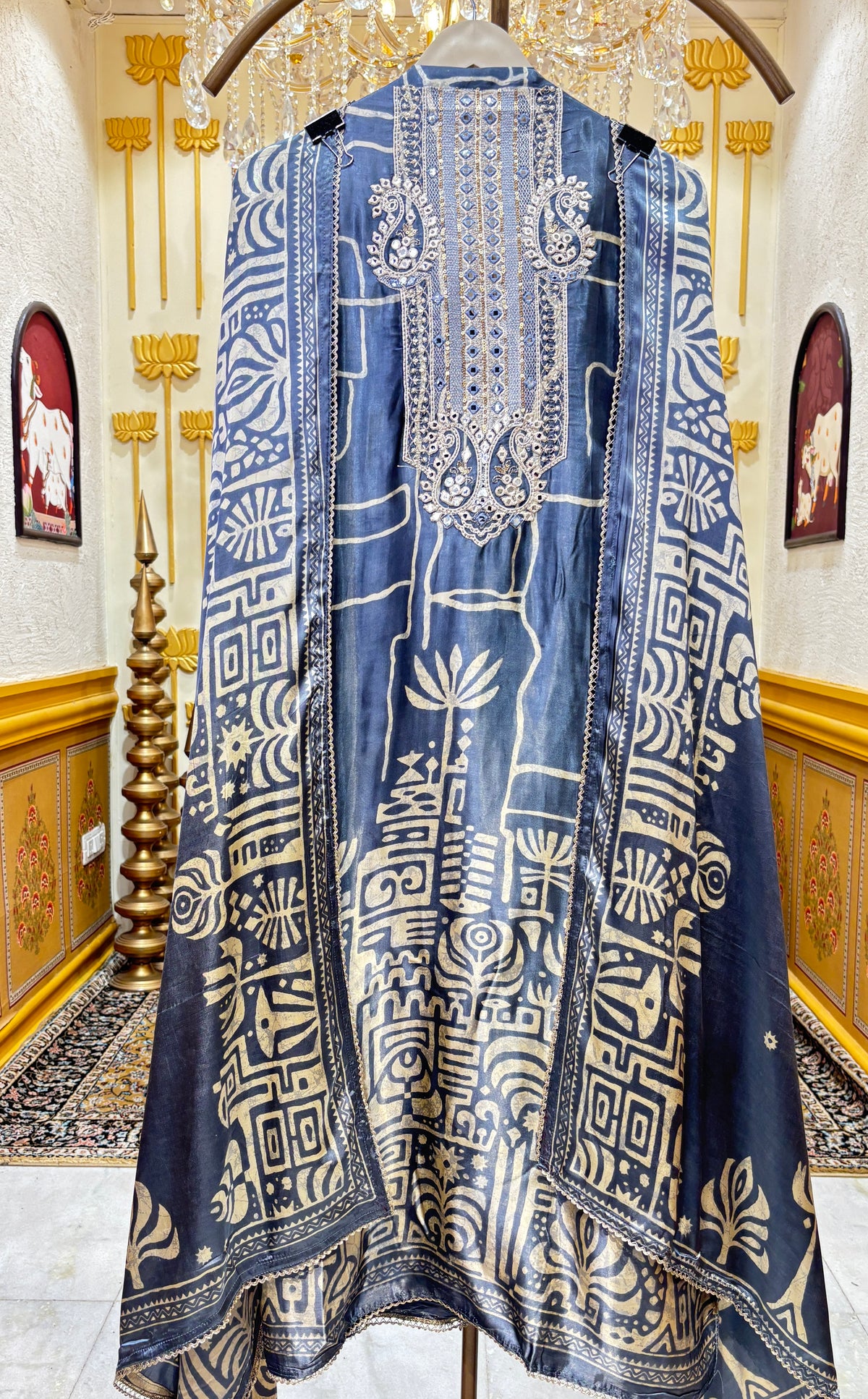 Gulsheesh Gaji Suit