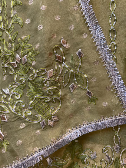 Ruhmeira Adaa Suit (Parrot Green)