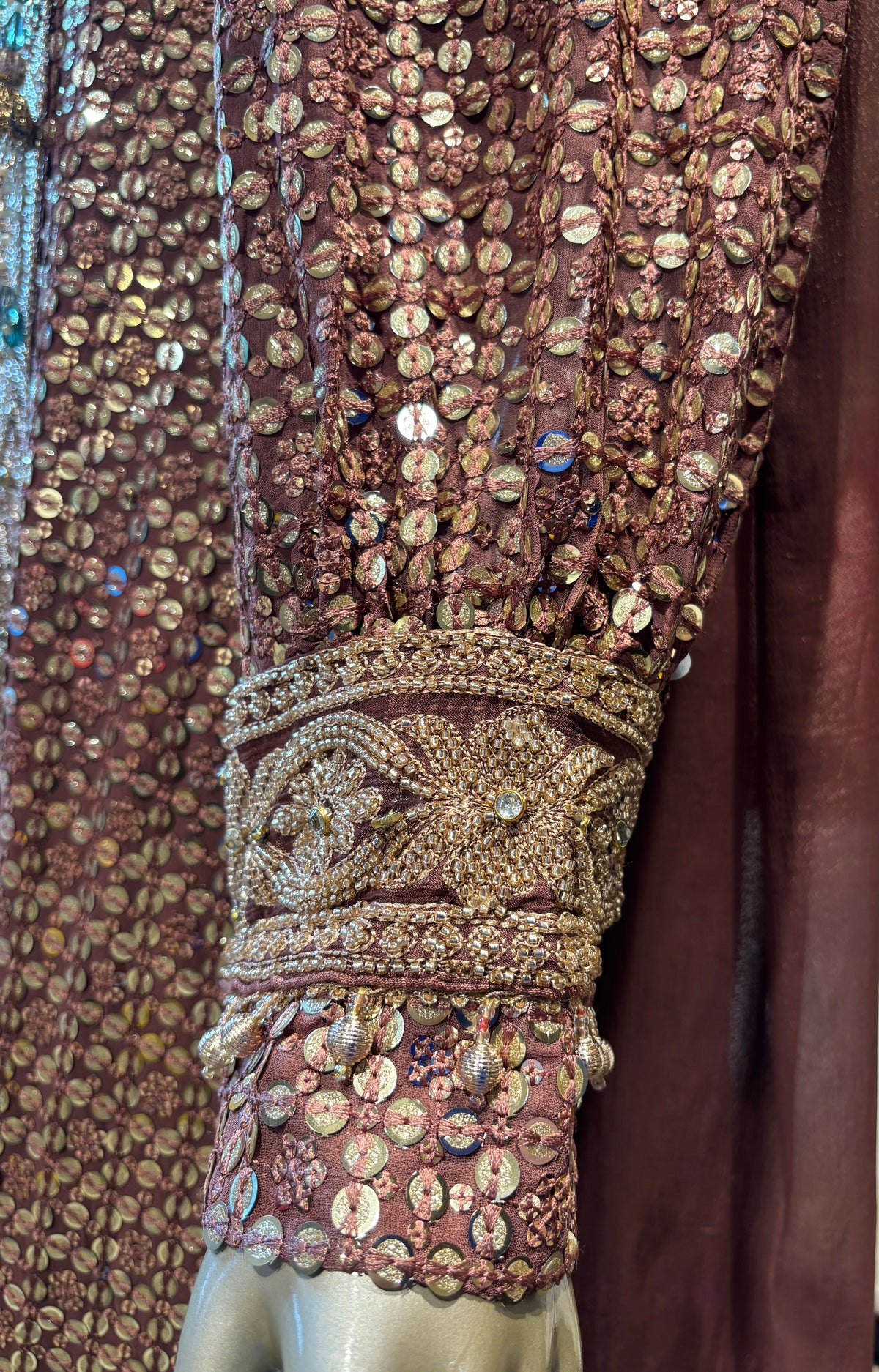 Mahvienne Pakistani Suit