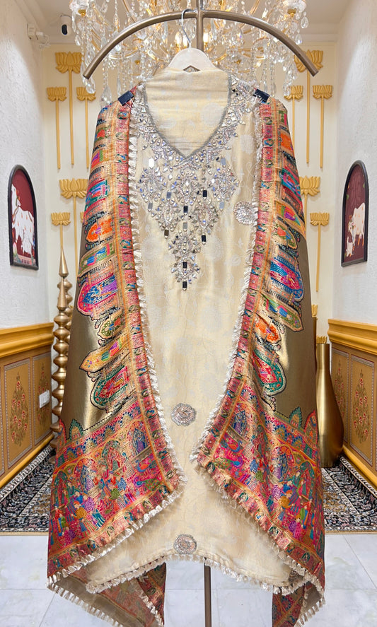 Ruhani Pichwai Élan Suit