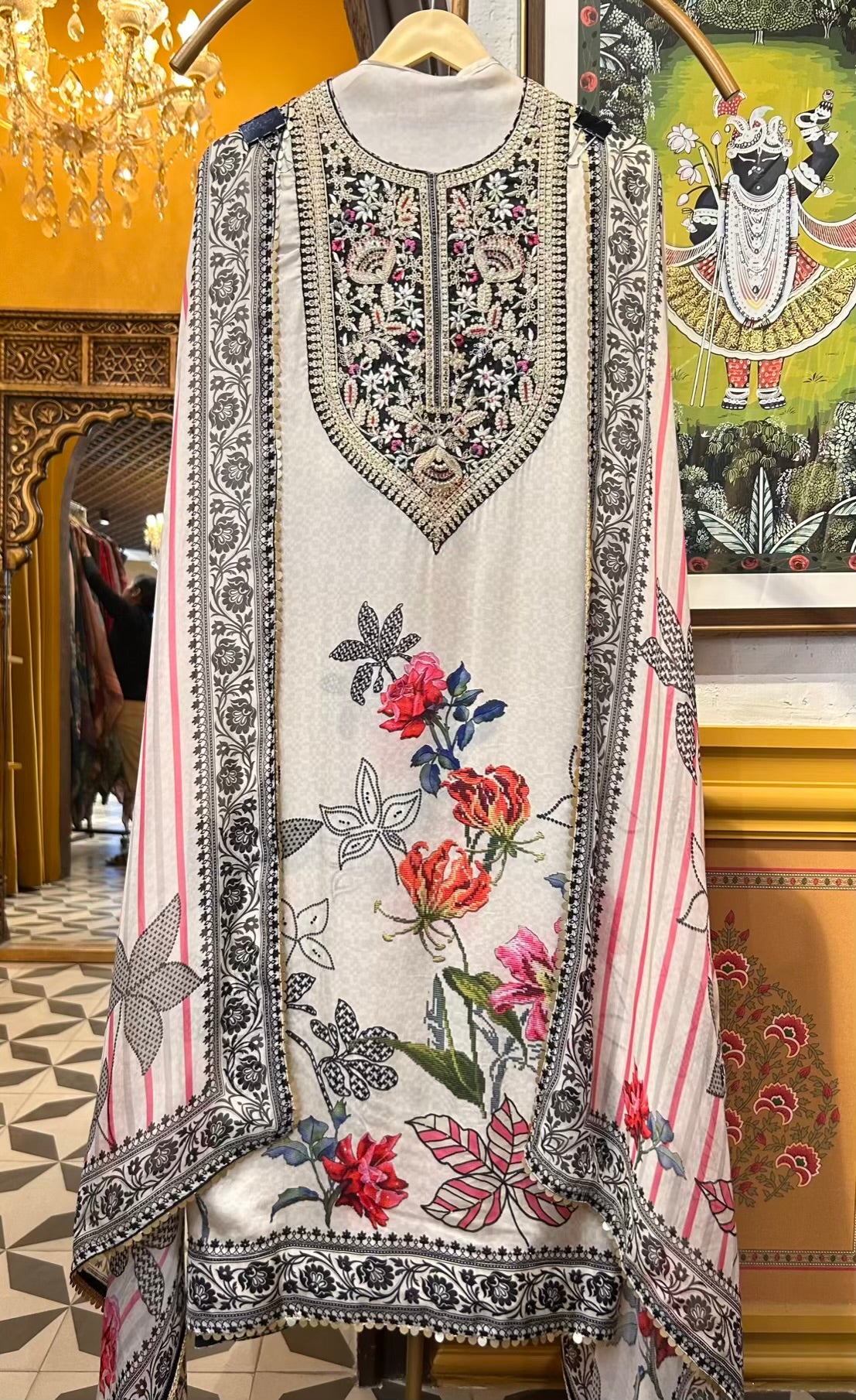 Mehira-é-Gul (Ivory)