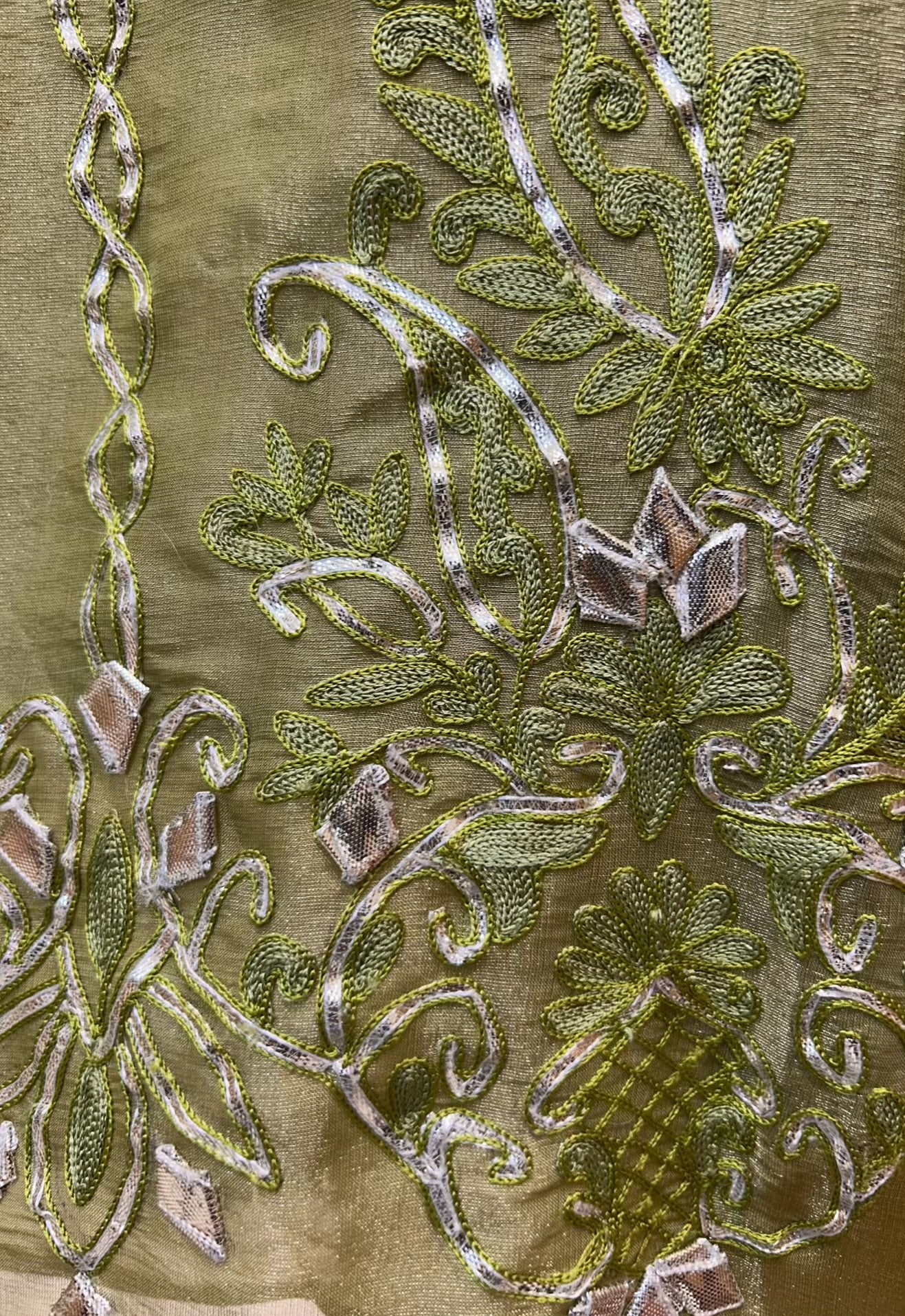 Ruhmeira Adaa Suit (Parrot Green)