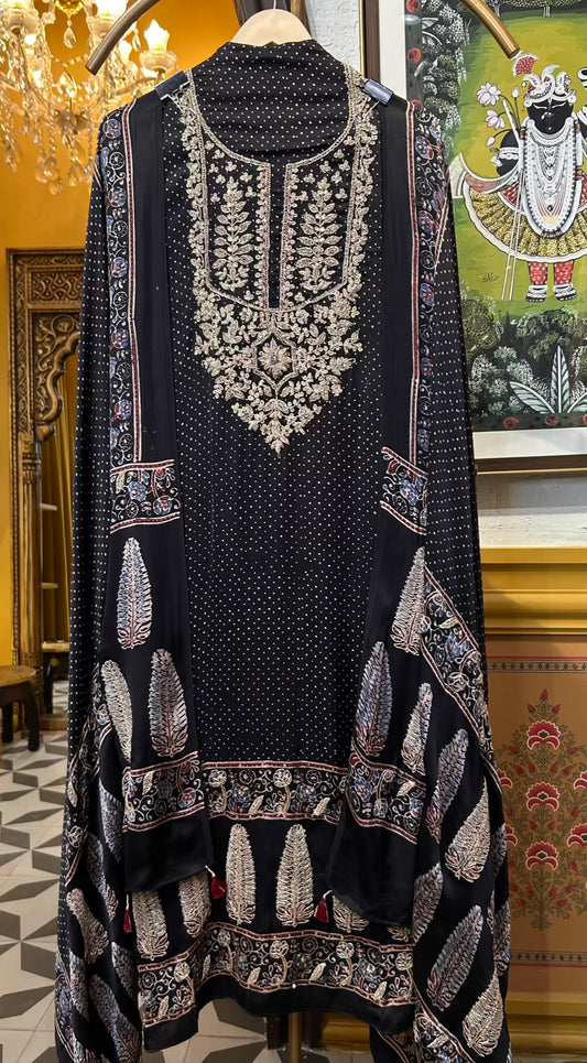 Ameira-é-Shaam Suit (Black)