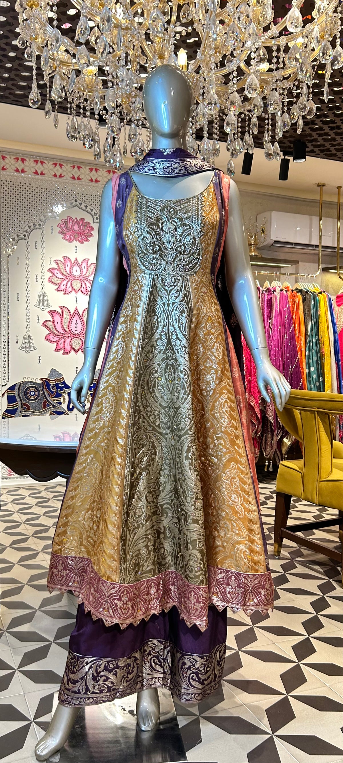 Rajvaara Élite Anarkali Set