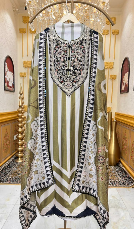 Mehira Silk Grace Suit (Green)