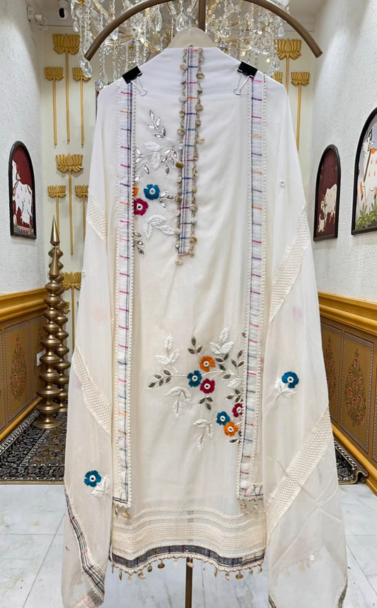 Averra Threadline Chanderi Suit