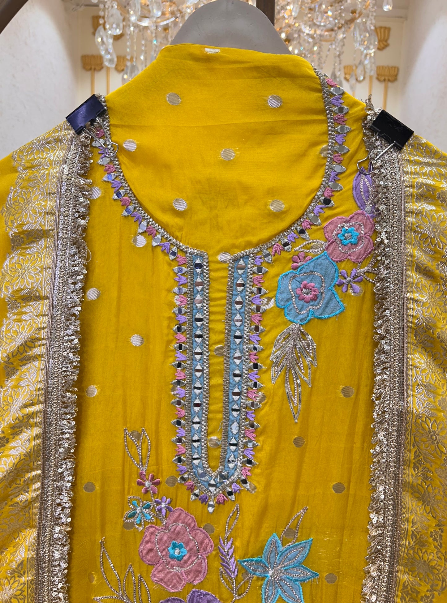 Aaina Gulnaar Suit