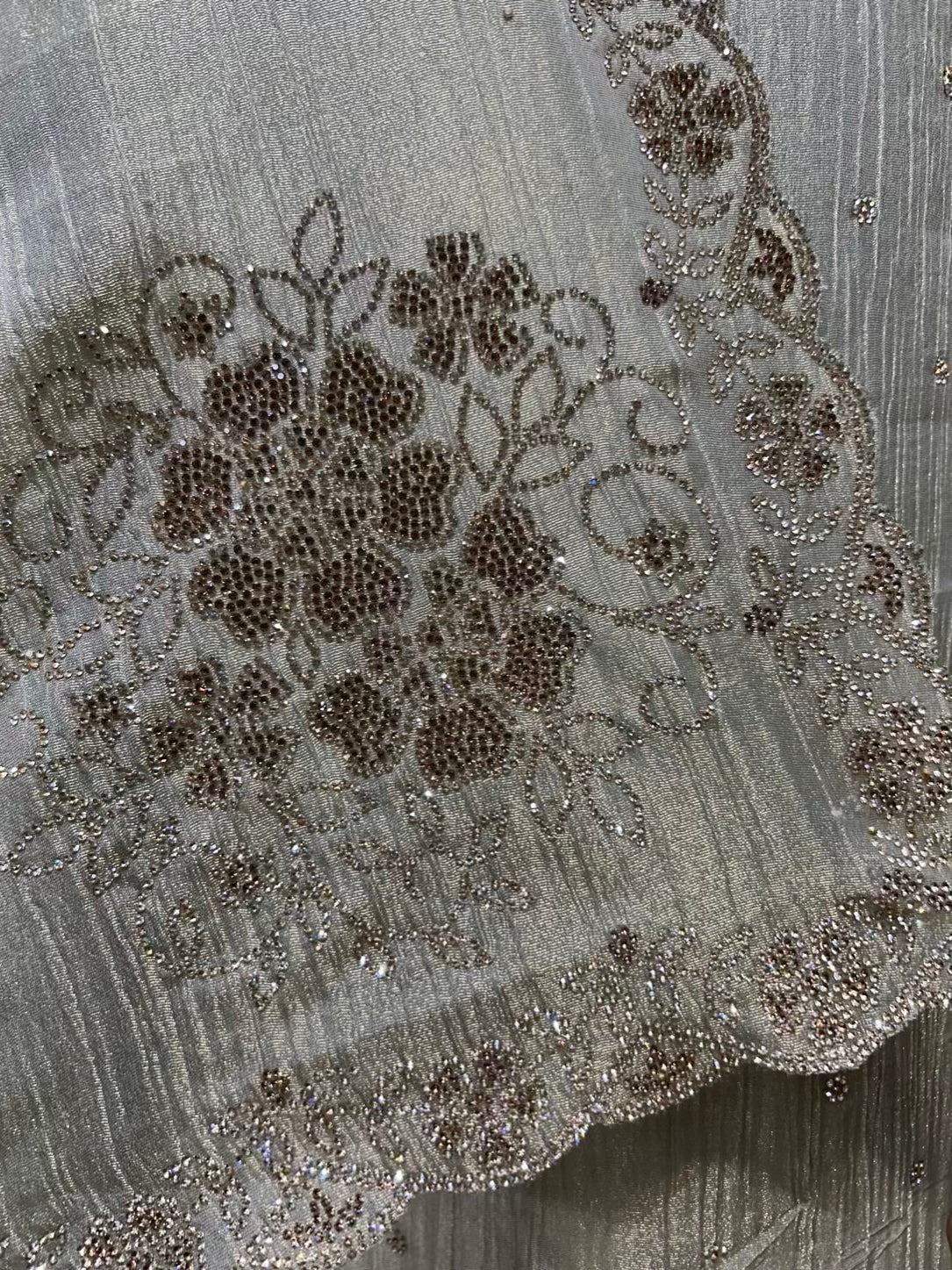 Zehraani Stone Veil Suit (Pista Green)