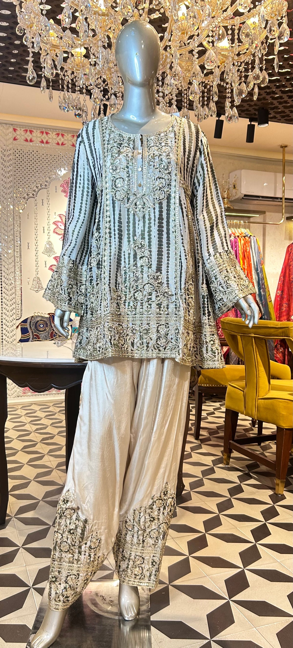 Aabrooza Farshi Anarkali Set