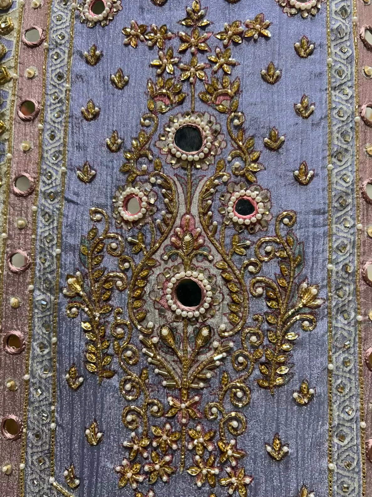 Afsheen Crush Riwayat Suit