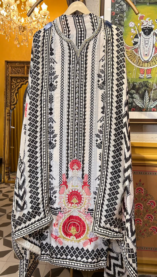 Tasveer-e-Noor (Black)