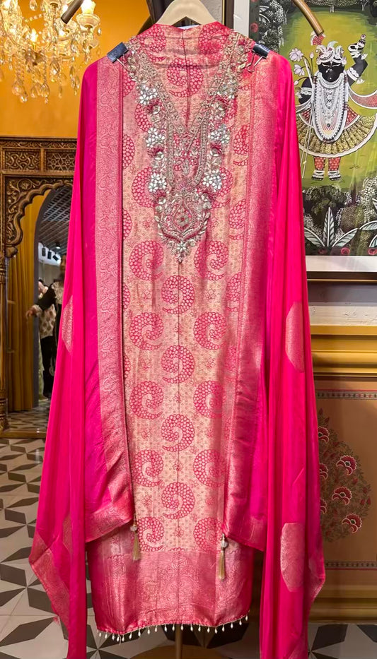 Ibtidaa Banarasi Suit (Magenta)