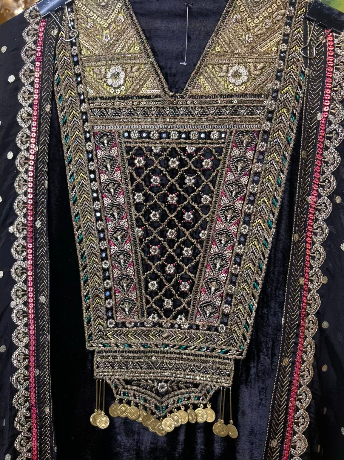 Mahira-é-Zar (Black)