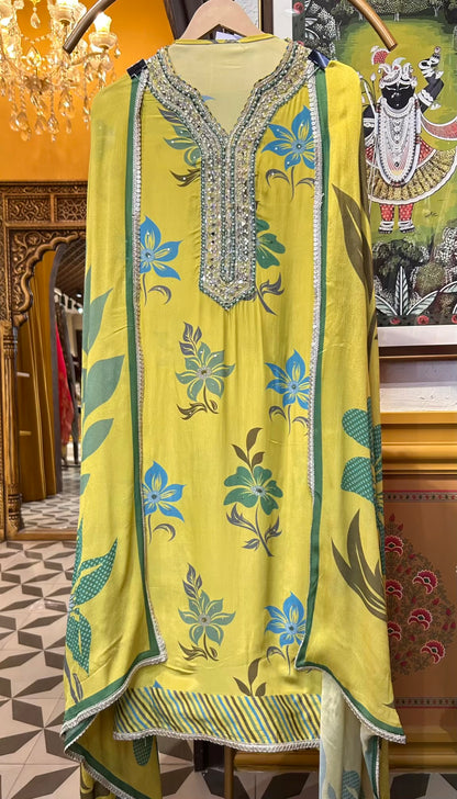 Aarzish-é-Noor Crêpe Suit