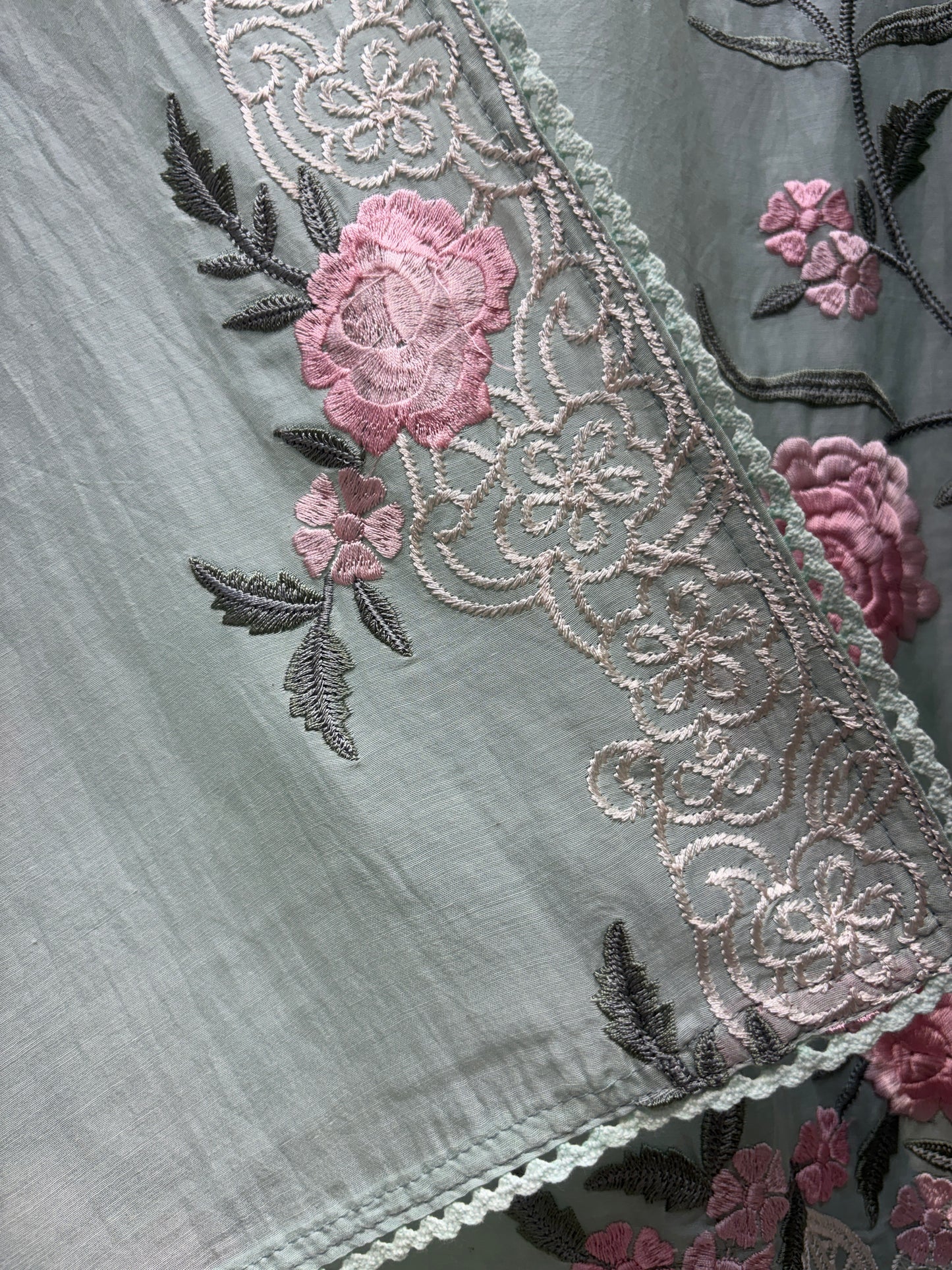 Noorza Thread Chanderi Suit