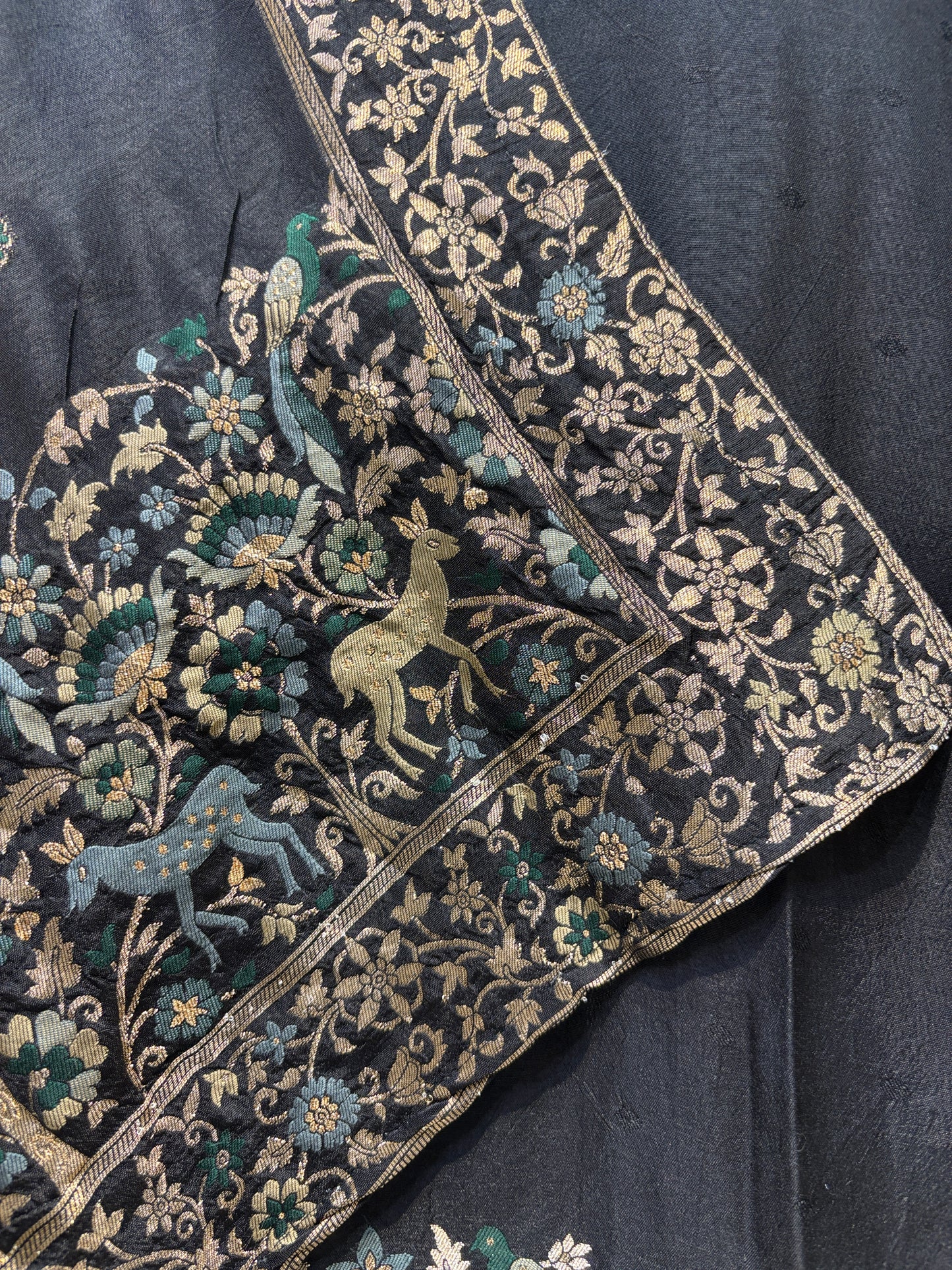 Élara Noor Banarasi Silk Suit