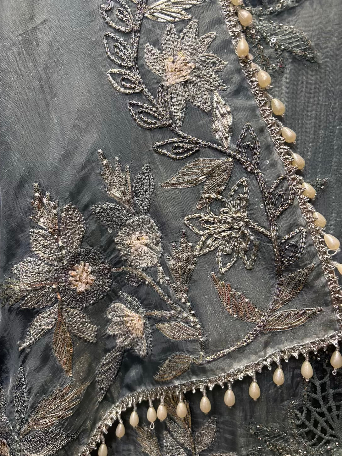 Ruhaysha-é-Noor Organza Suit (Blue)