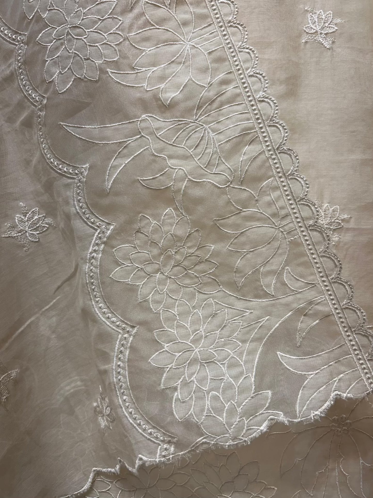 Elira Appliqué Loom Suit (Ivory 2)