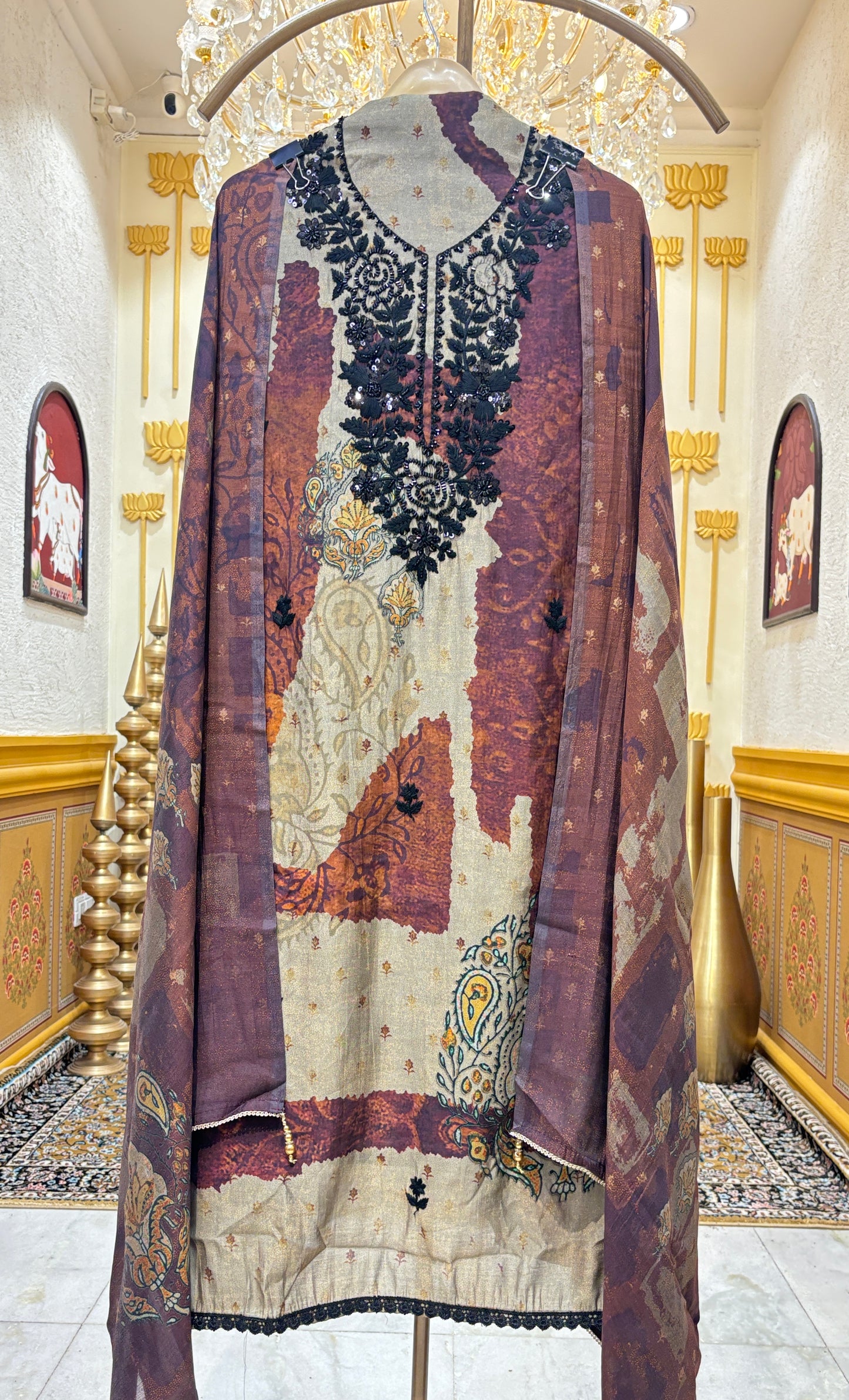 Gulnaaz Printed Muslin Suit