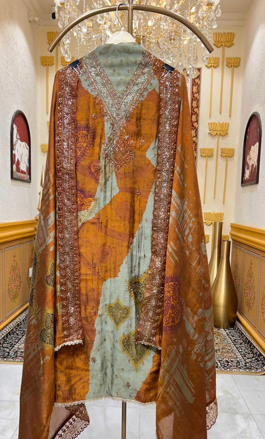 Zehna Neckline Naqsh Suit (Rust)