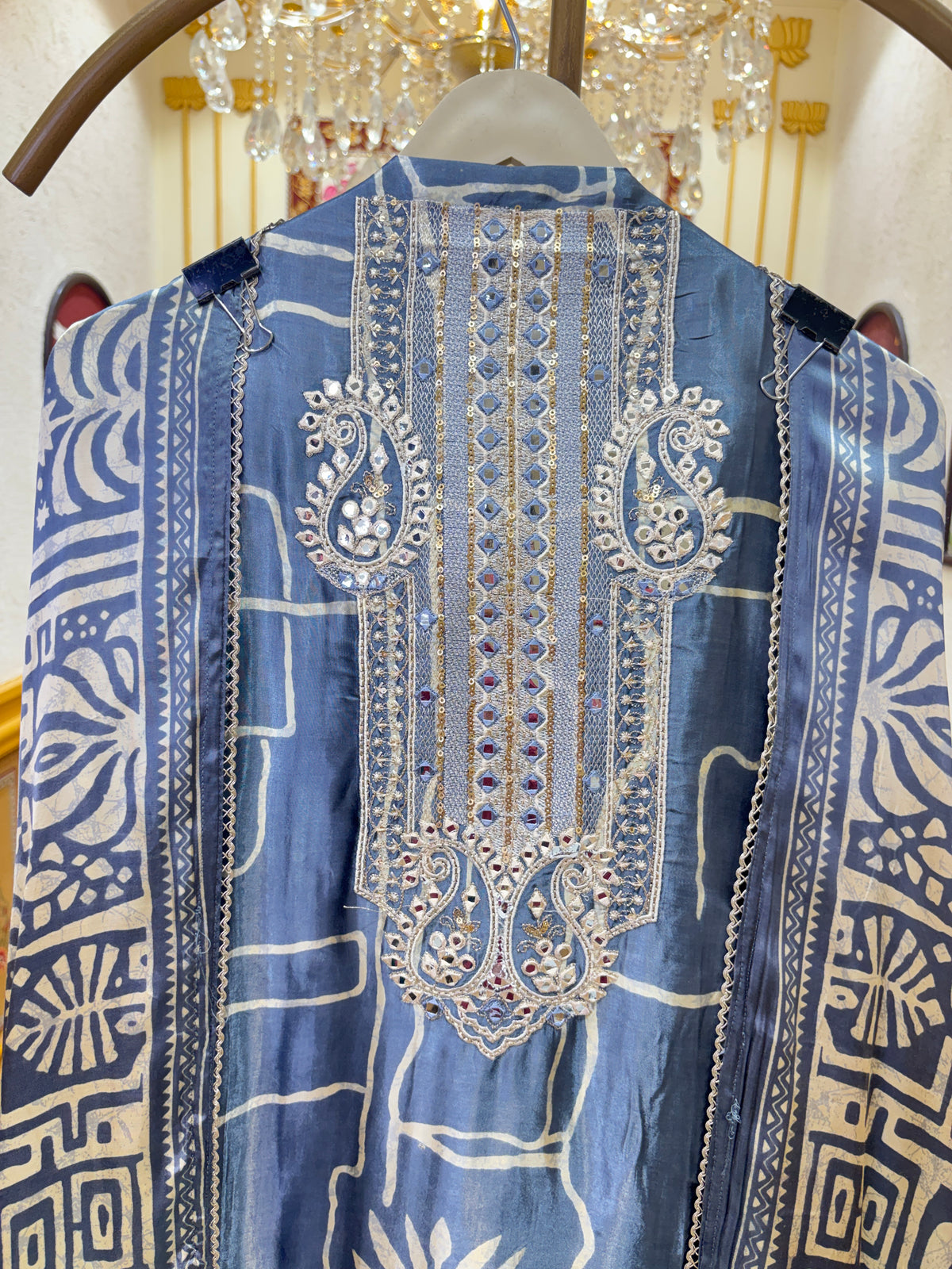 Gulsheesh Gaji Suit
