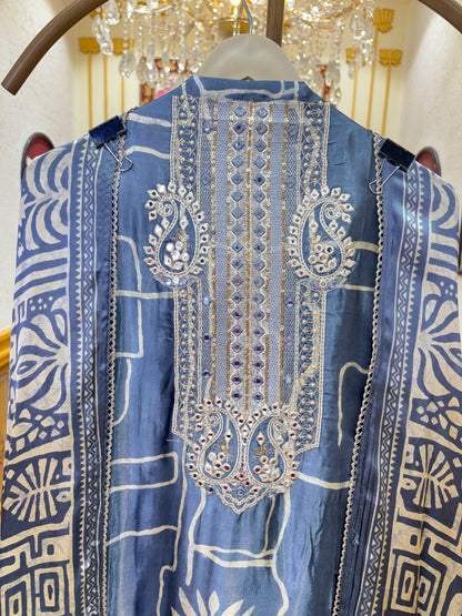 Gulsheesh Gaji Suit