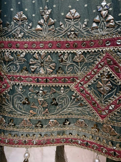 Noorvika Gota Aaina Suit (Green)