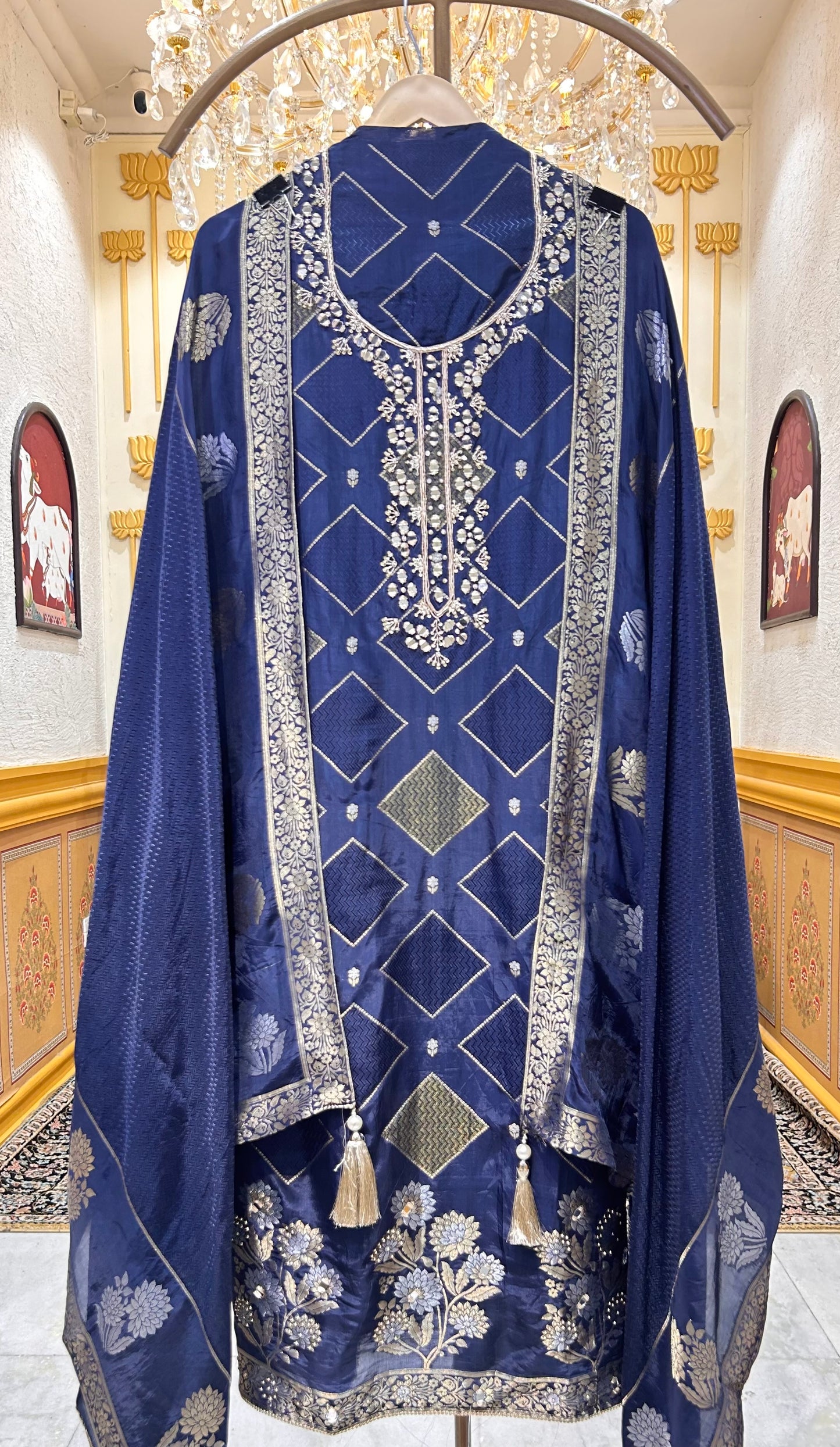 Rajsi Noor Suit