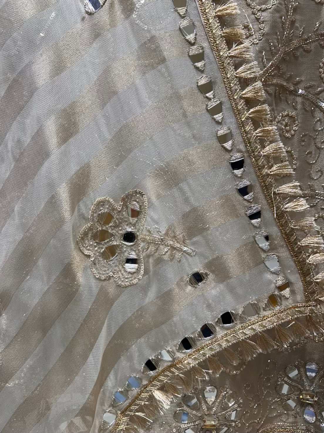 Zarvisha Aaina Kinari Suit (Ivory)