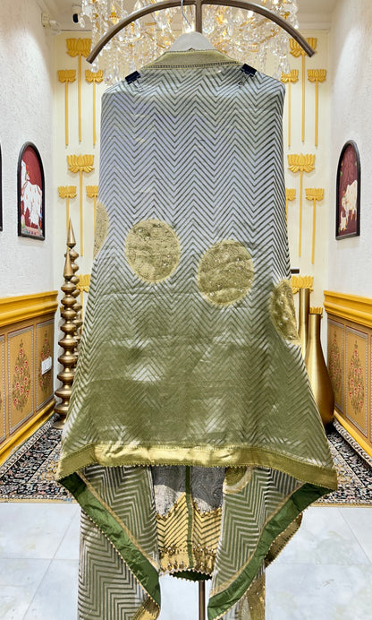 Vaibhavya Banarasi Suit