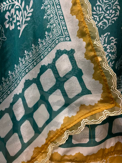 Aafiya Print Veil Suit (Green)