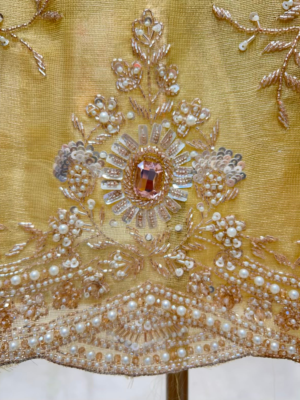 Mahira Banarasi Élan Suit (Mustard)
