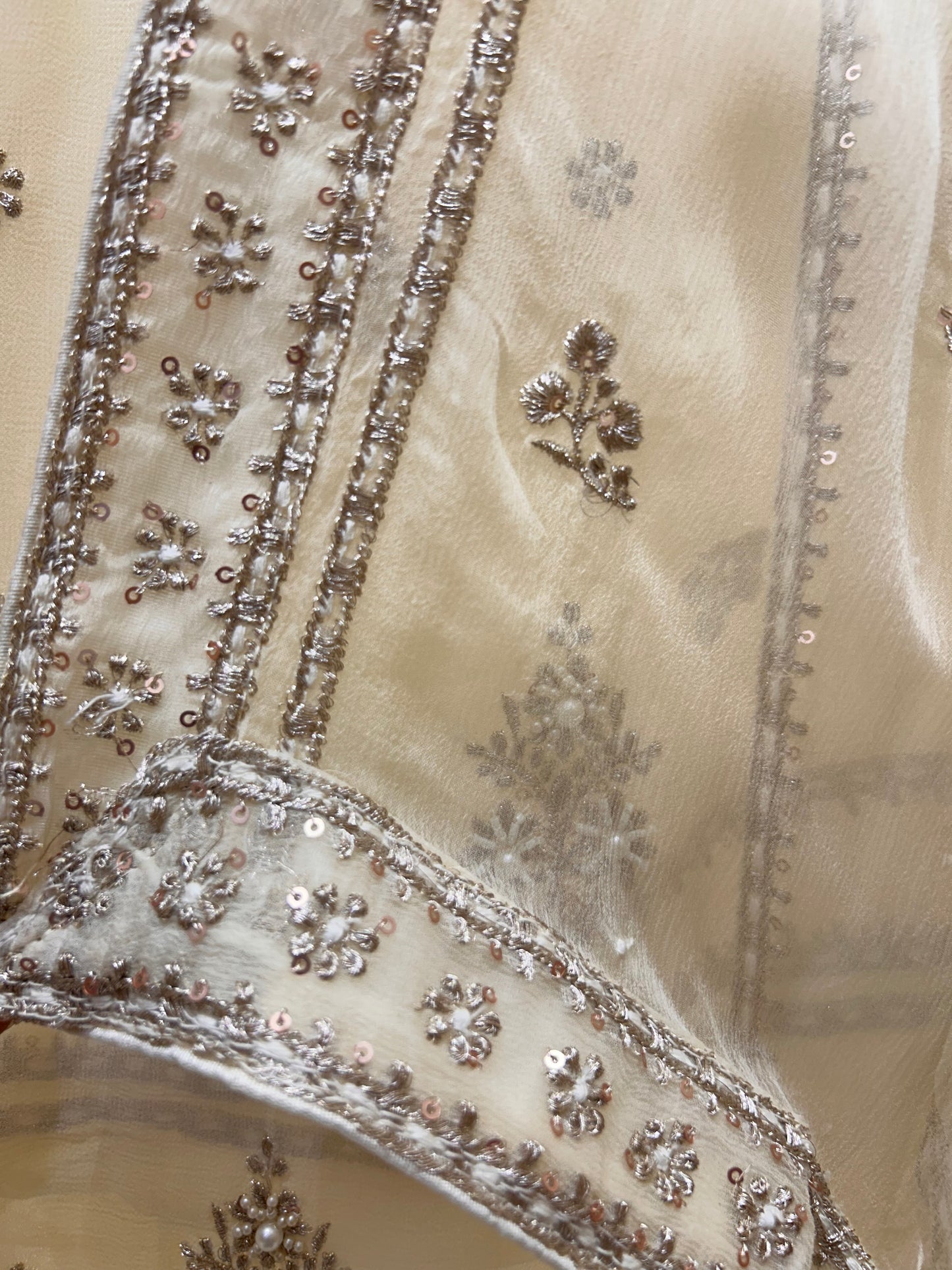 Iraaya Pearl Radiance Suit (Ivory)
