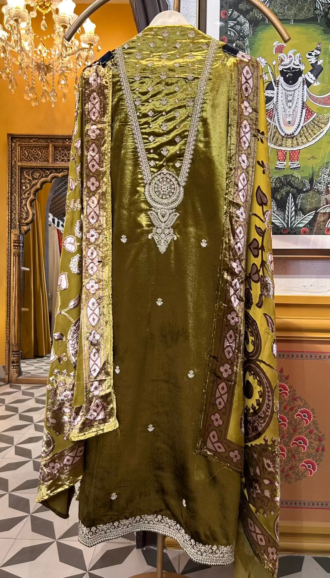 Zarveen Velvet Suit (Green)