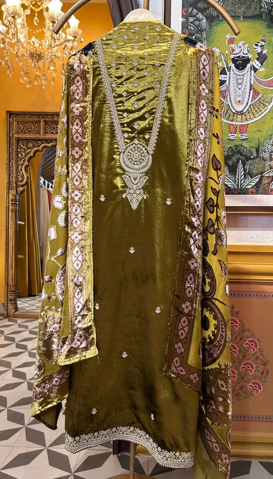 Zarveen Velvet Suit (Green)