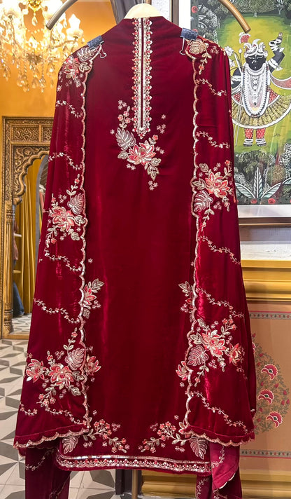 Nayab-é-Velour (Red)