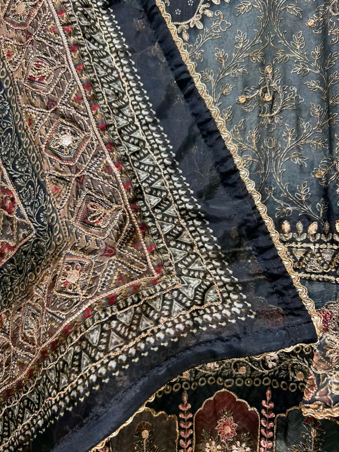 Zareenah Zari Flow Suit (Green)